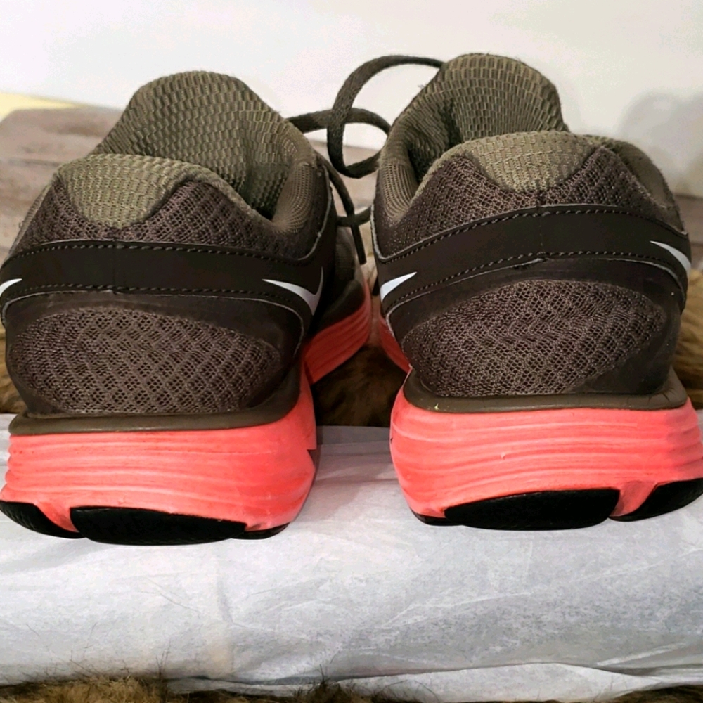 NIKE - Picture 4 of 6